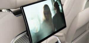 ranger-rover-screen-for-passangers-at-the-back
